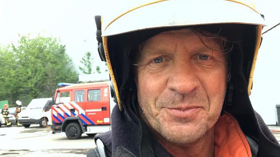 Brandweerman Teun aarzelde geen moment en stormde de brandende woning in