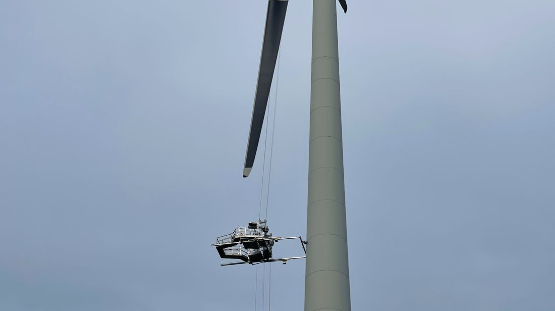 De schilders op hoogte aan het werk