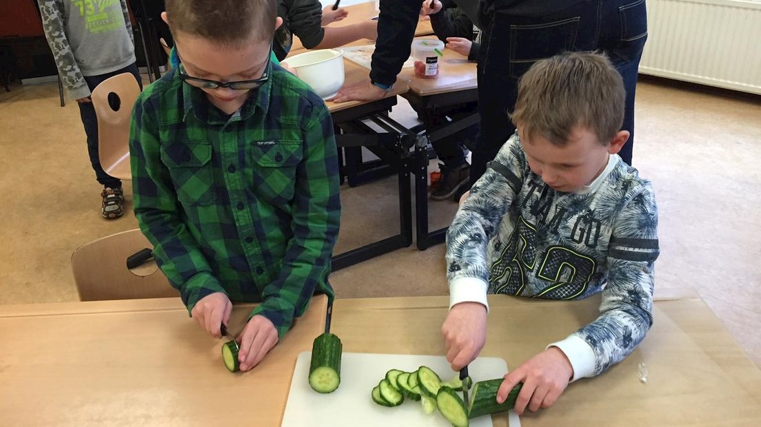 Concentratie bij het snijden van komkommers