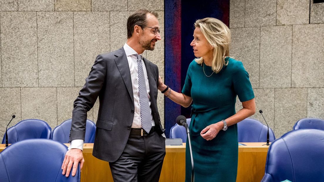 Ministers Wiebes en Ollongren in de Tweede Kamer voor de uitbraak van het coronavirus