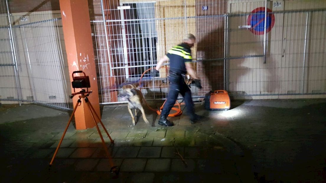 Met een politiehond is gezocht naar de dieven