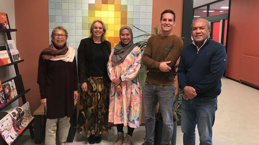 Stichting Heka Leka en scholengemeenschap Vincent van Gogh ondertekenen de overeenkomst