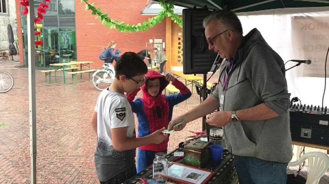 De inzamelingsactie vond plaats op het Moskeeplein in Lombok.