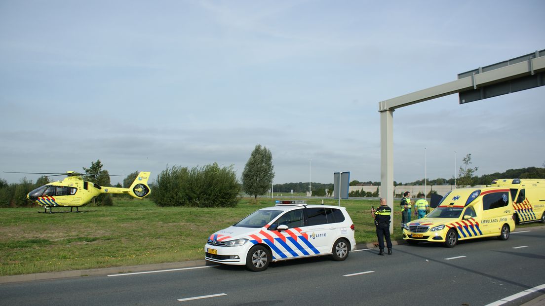 Een traumahelikopter landde verderop in Veenendaal om het ambulancepersoneel te assisteren.