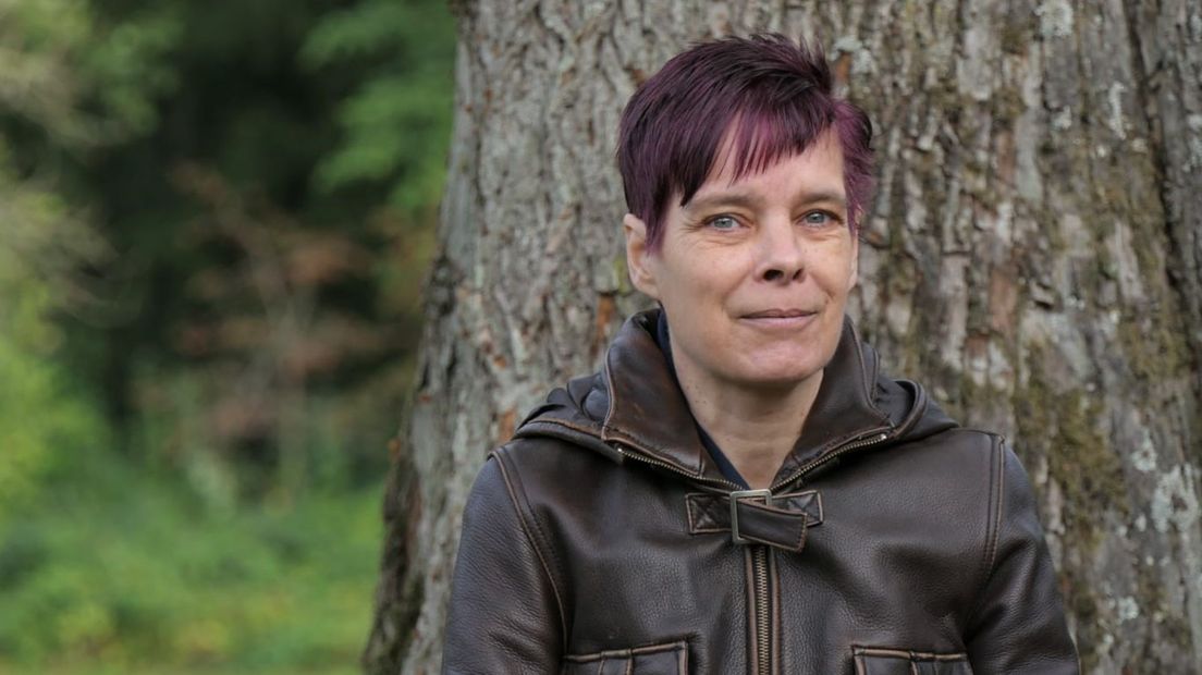 Paula ziet het leven weer zonnig tegemoet nadat ze door de politie uit haar woning in Hengelo werd bevrijd.