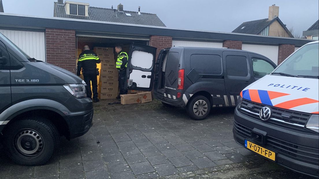 Duizend kilo illegaal vuurwerk ontdekt in garagebox IJsselmuiden