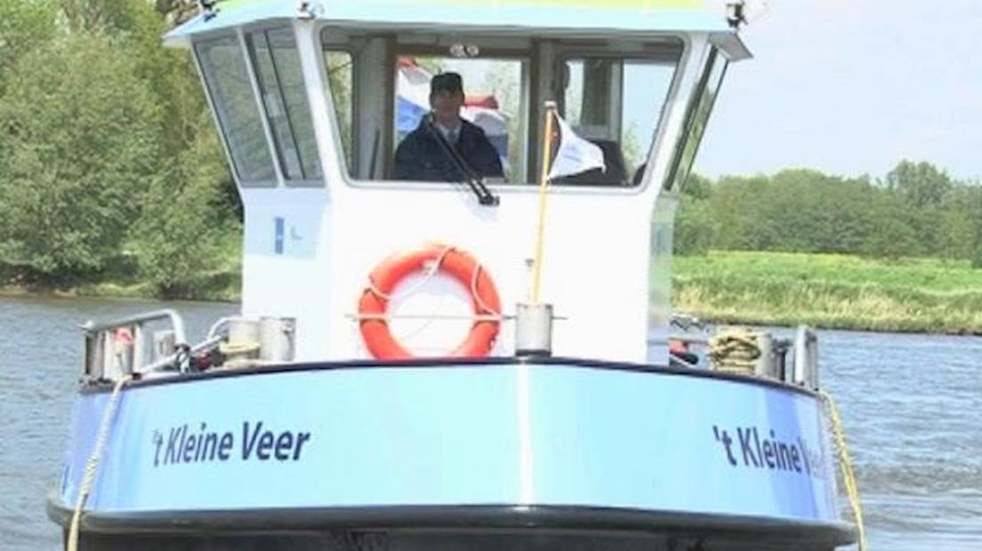 Pontje 't Kleine Veer Zwolle 27 april in de vaart RTV Oost