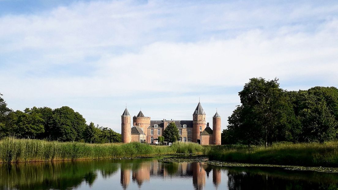 Kasteel Westhove In Oostkapelle Strijdt Om Titel Allermooiste Kasteel ...