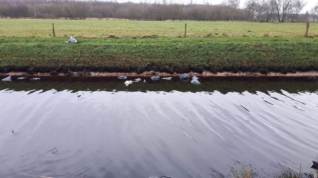 Ruim 100 zakken hennepafval in Schoonebeek gevonden - RTV Drenthe