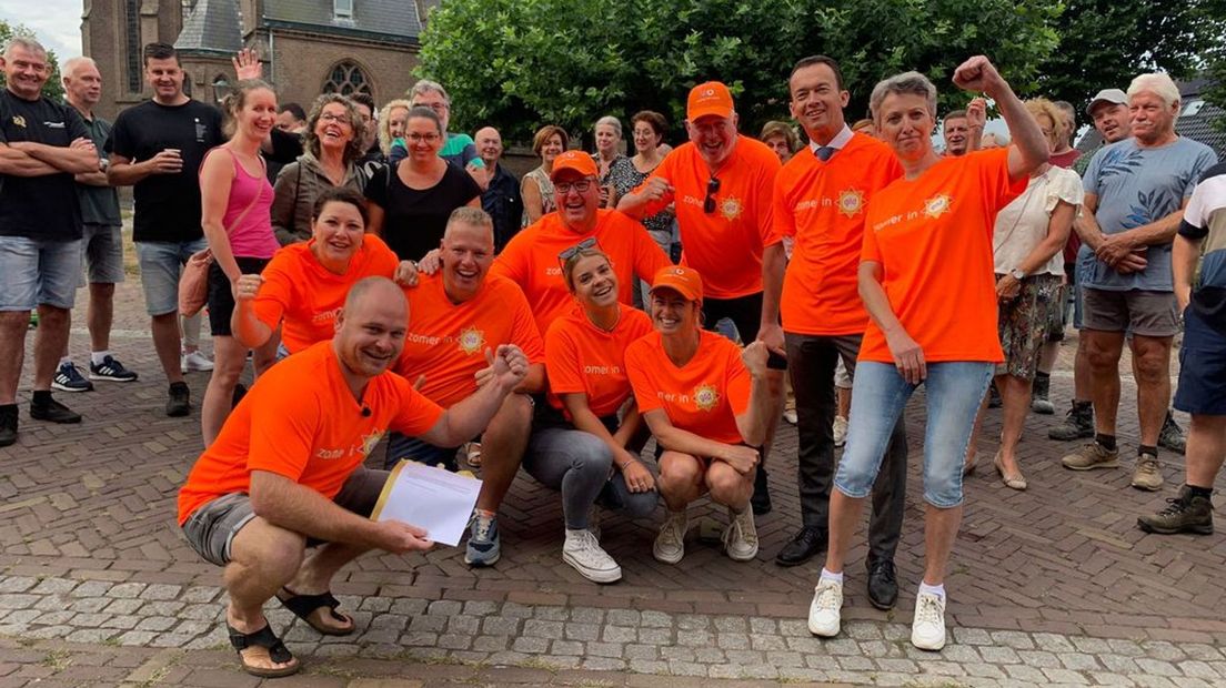 Team Pannerden in Zomer in Gelderland, met burgemeester Luciën van Riswijk (tweede van rechts).