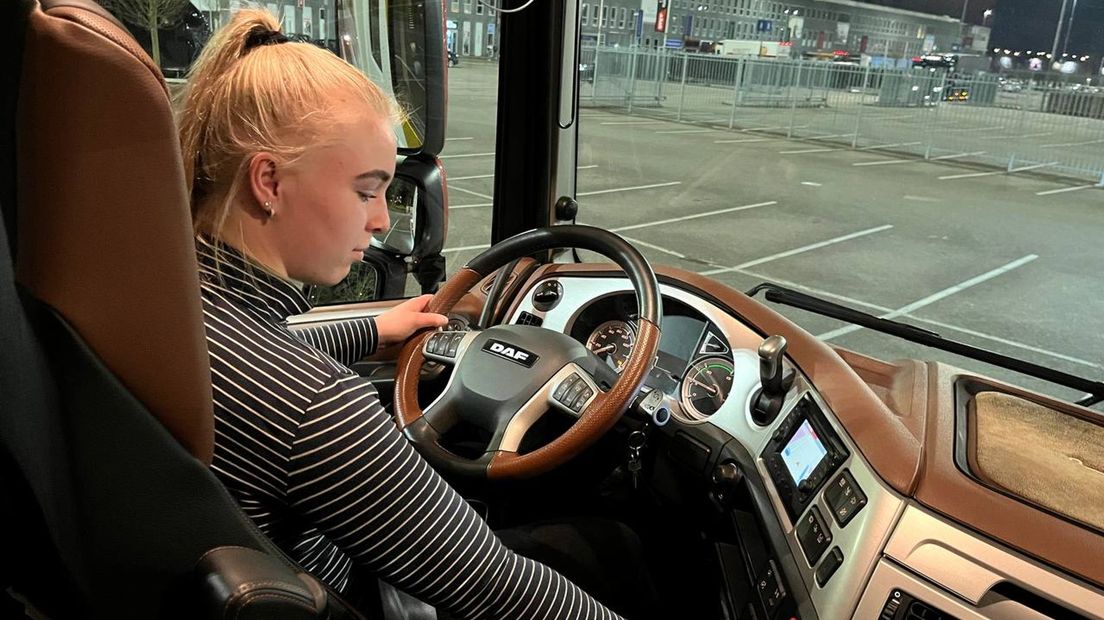 Het opleiden van nieuwe chauffeurs duurt ongeveer een half jaar.