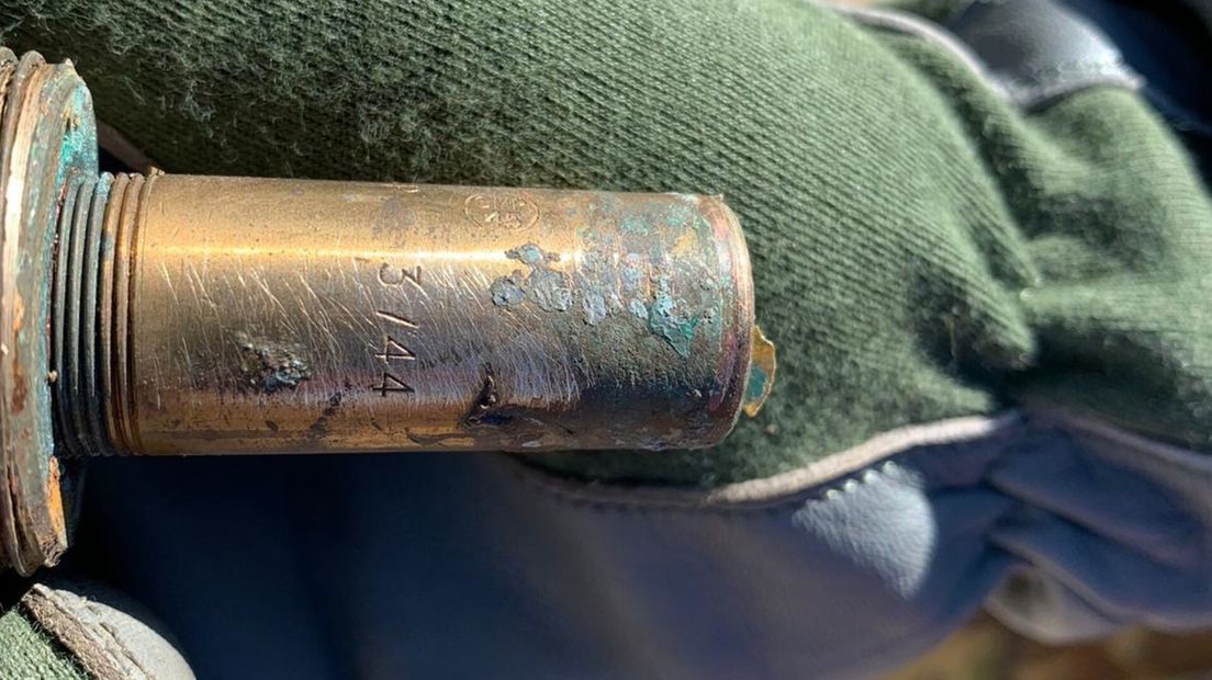 De vliegtuigbom die werd gevonden in Breskens is gemaakt in 1944, staat op een van de ontstekers