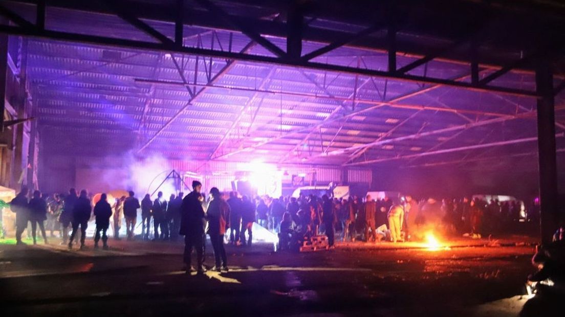 Beelden van het feest in de nacht.