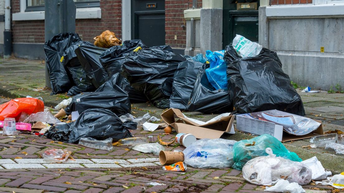 Afval op straat in Den Haag