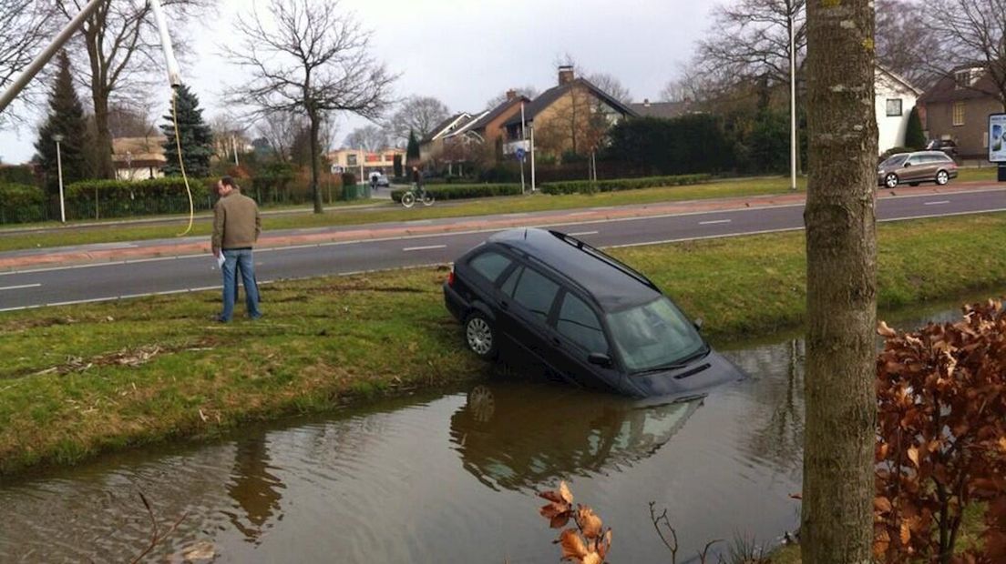 Auto te water in Oldenzaal