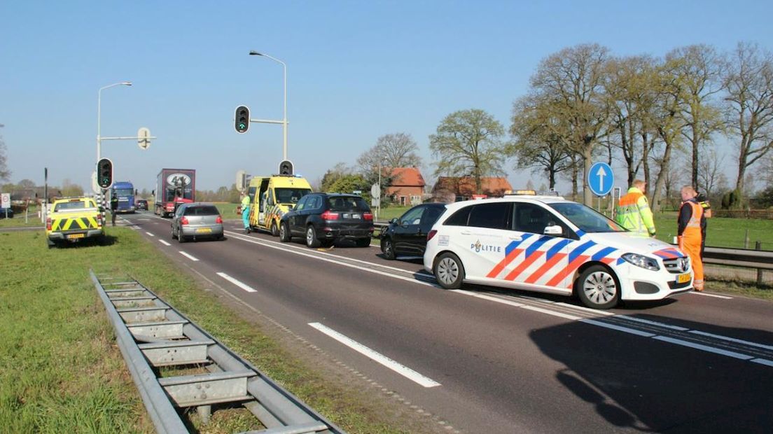 File op de N35 door de aanrijding tussen twee auto's