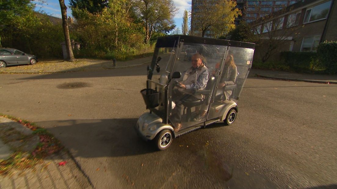 De overdekte Scootmobiel van Jan Tjoelker