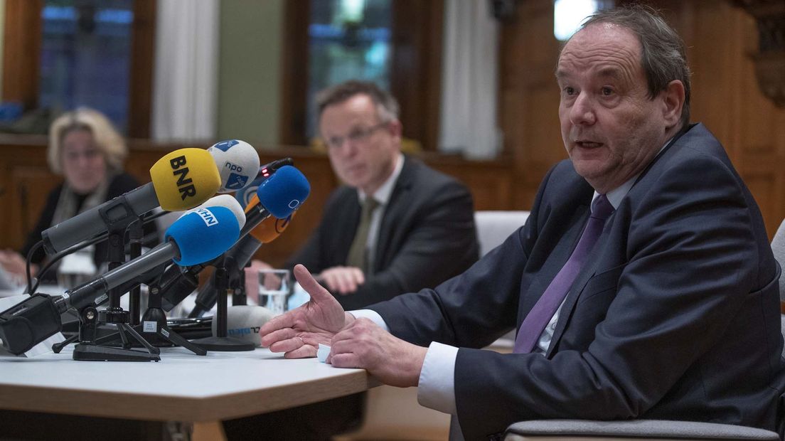 Staatssecretaris Mijnbouw Hans Vijlbrief bij een bezoek aan Groningen