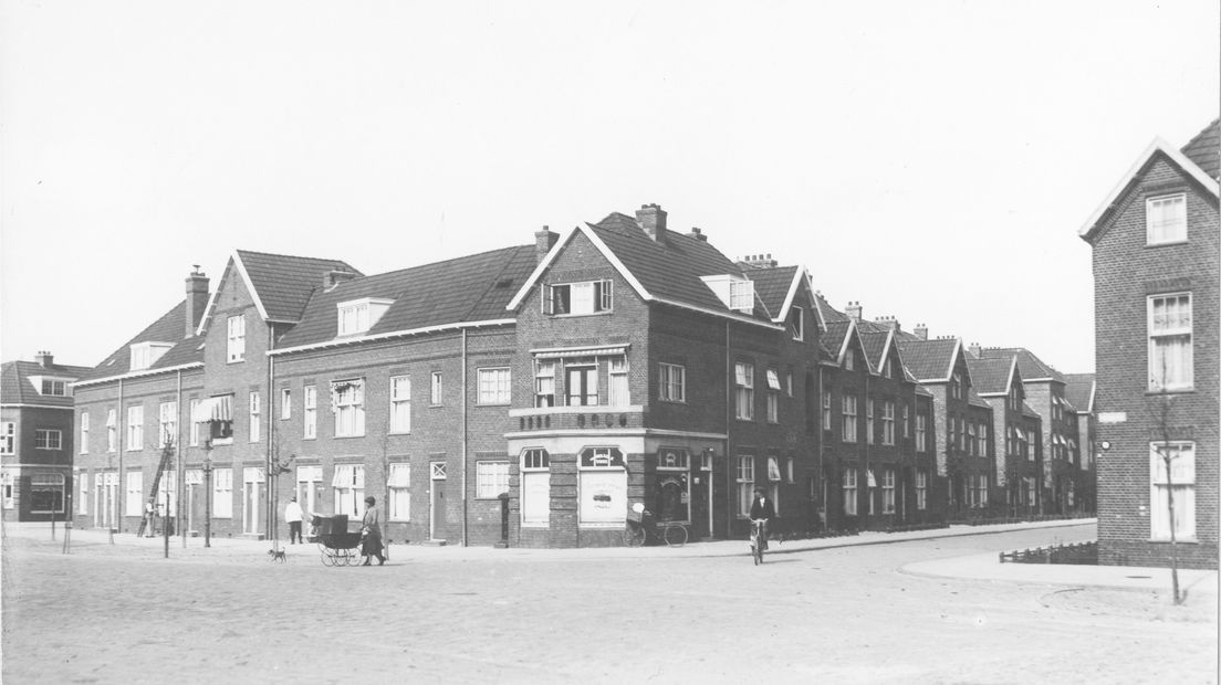 Het huizenblok aan de Prinsesseweg in 1928, waaronder ook nummer 55b