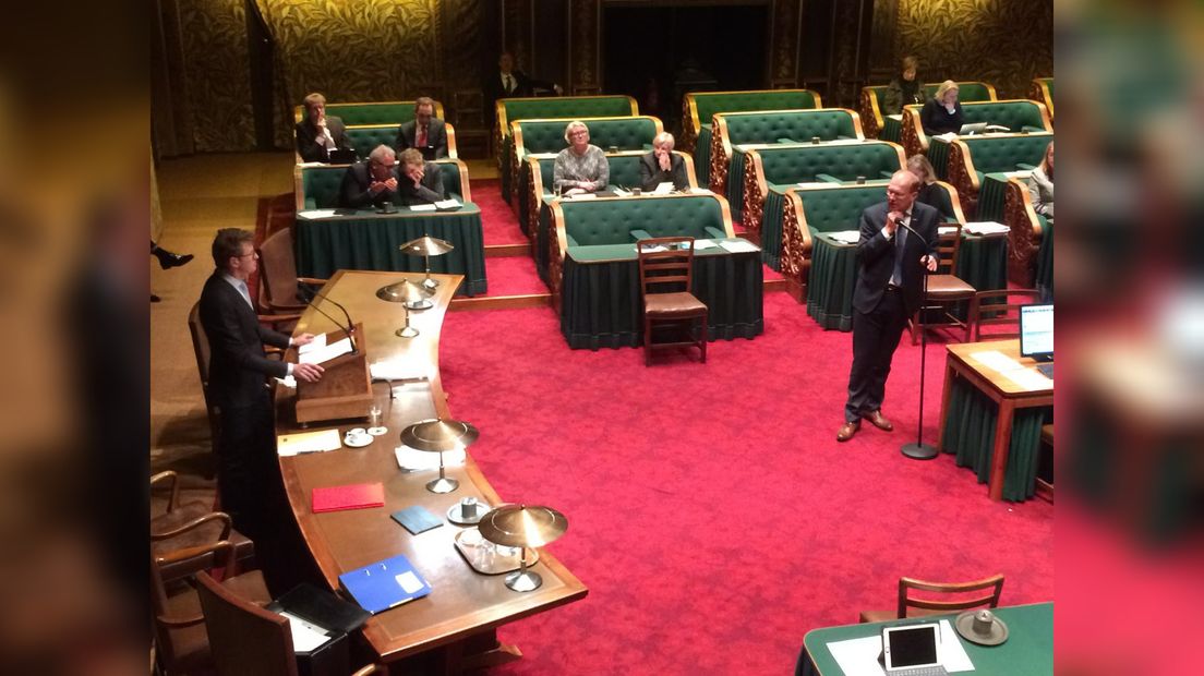 CDA-senator Atsma ynterrumpearret Dekker by in earder debat oer nije mediawet yn de Earste Keamer