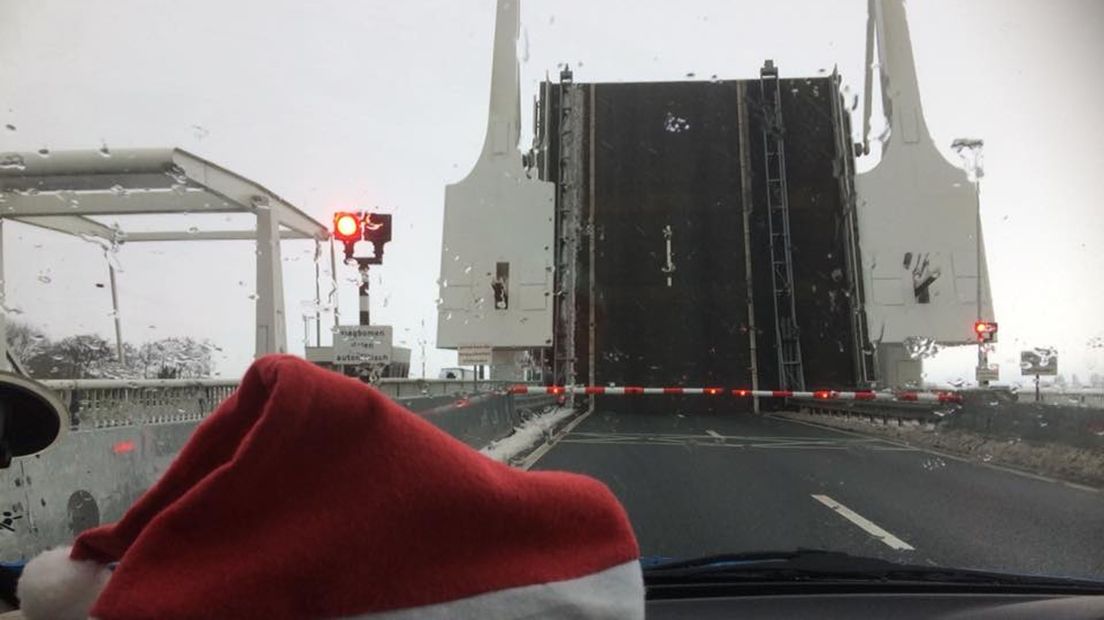 De brug over de N33