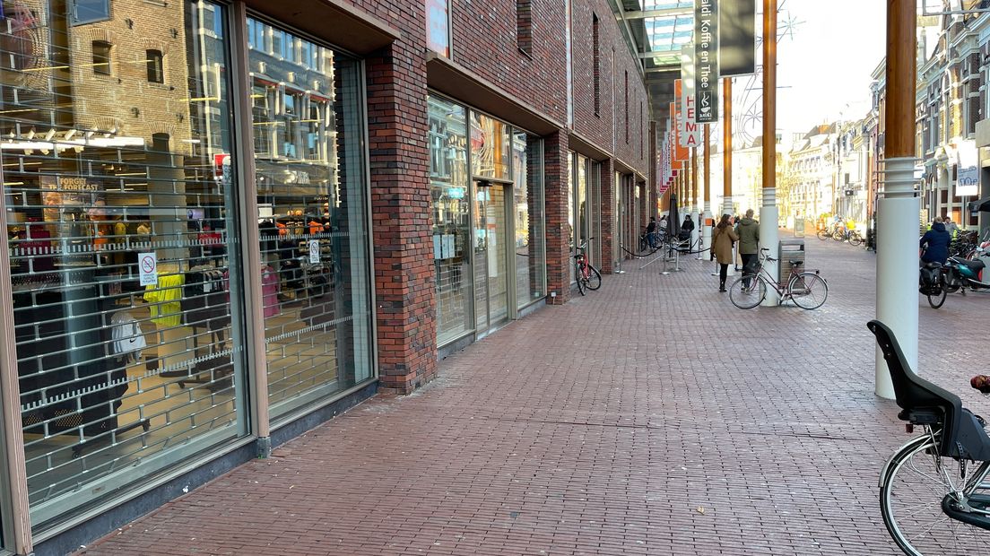 Gesloten winkels in de Westerhaven in Stad, tijdens de lockdown