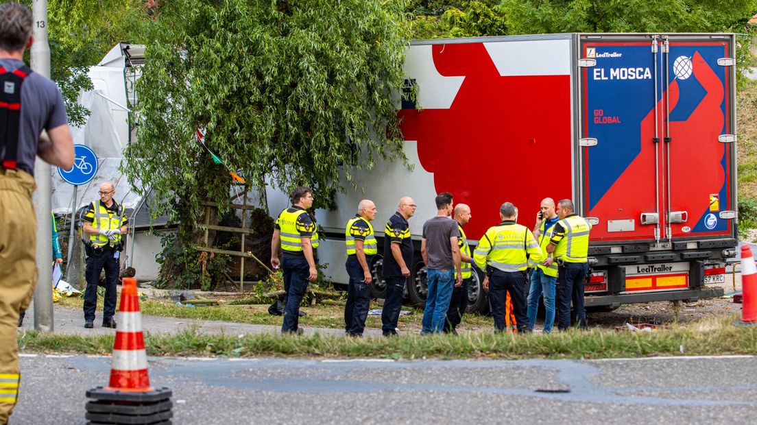 Cocaïne in bloed van Spaanse chauffeur die in dodelijk drama Nieuw-Beijerland van dijk reed - RTV Ri