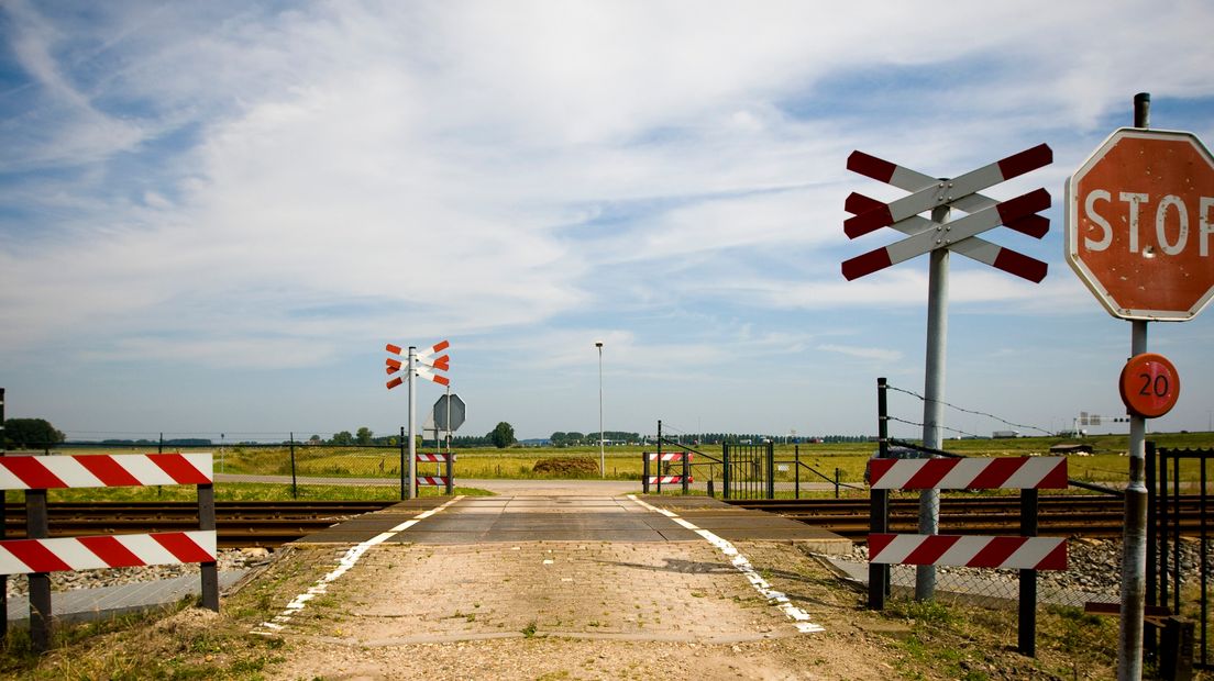 Archieffoto van een onbewaakte spoorwegovergang (Rechten: Lex van Lieshout/ANP)