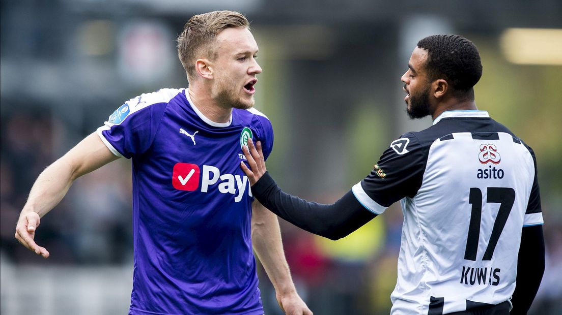 Ex-Heraclied Mike te Wierik, tegenwoordig aanvoerder bij FC Groningen, ruziet met Brandley Kuwas