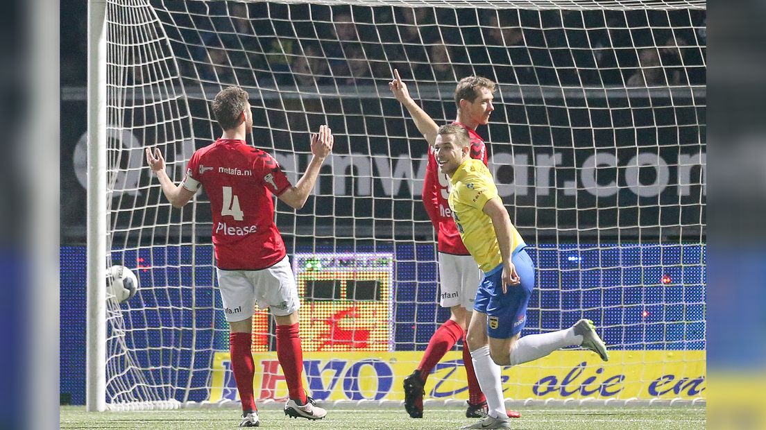 Jordy van Deelen fan SC Cambuur skoart de 1-0