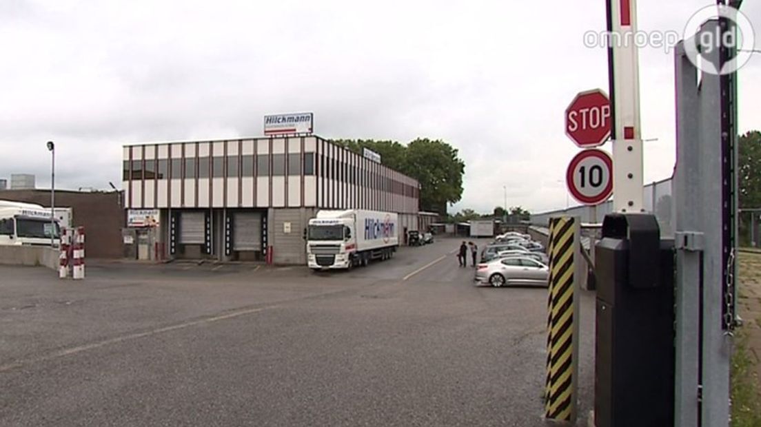 Vleesverwerker Hilckmann en Slachthuis Nijmegen stoppen. Daardoor komen zo'n 110 vaste medewerkers en zo'n 200 uitzendkrachten op straat te staan.