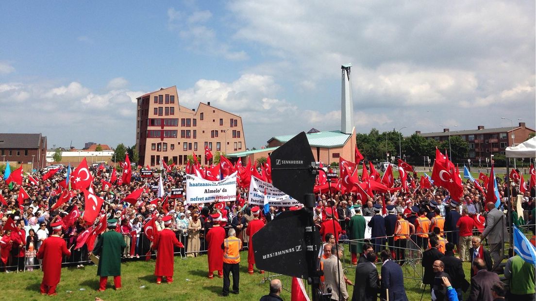 Zo'n drieduizend Turken protesteerden in Almelo