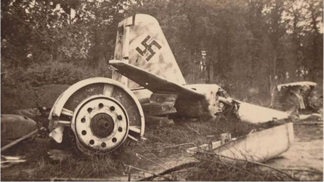 Een Duits vliegtuig dat is neergekomen op Vliegveld Havelte