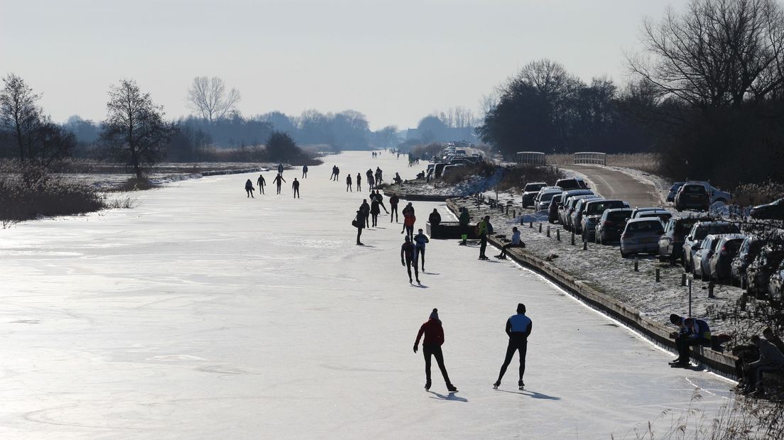 Schaatsers Zakken Door Ijs In De Kop: "De Mensen Willen Te Snel" - RTV Oost