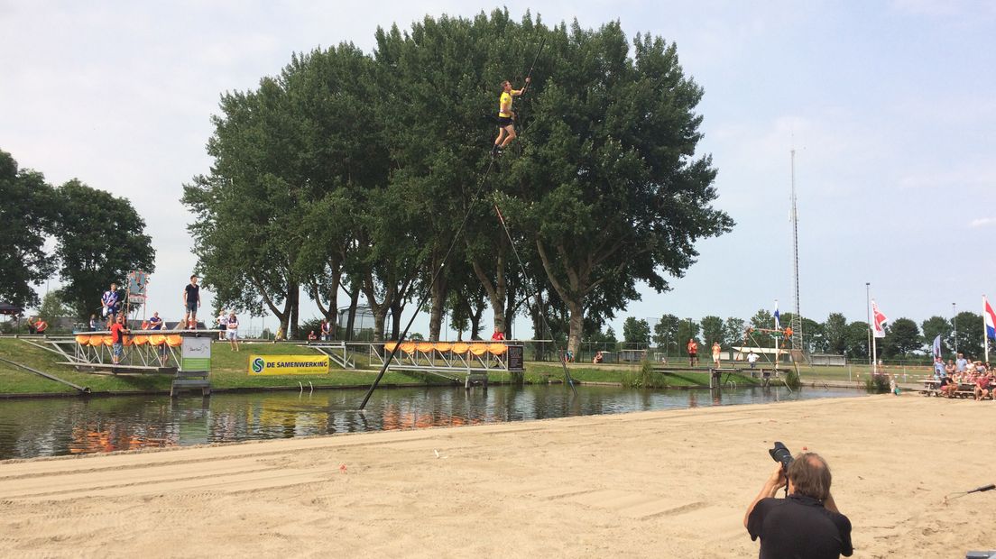 Jaco de Groot springt 21 meter 37