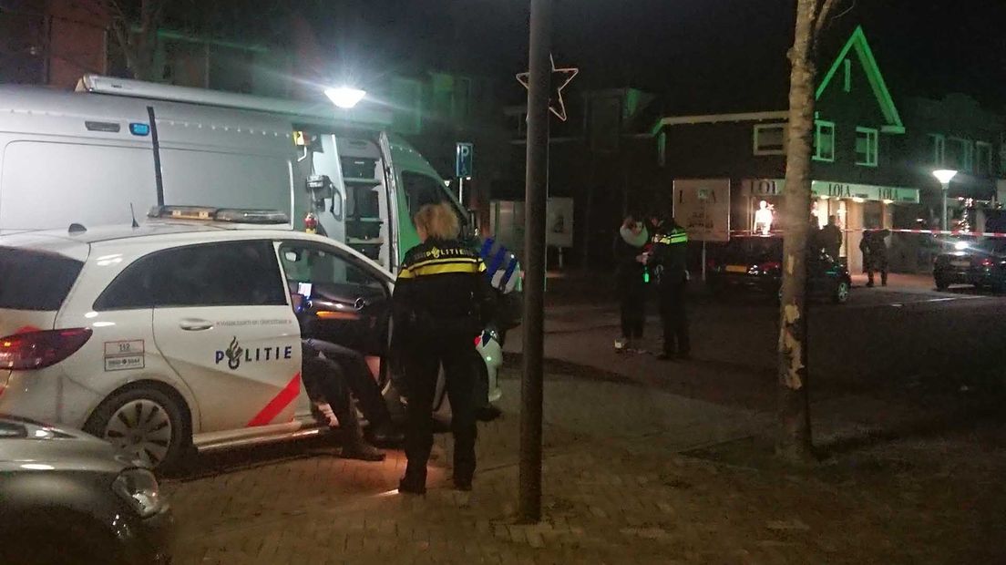 Politie en de EOD namen het zekere voor het onzekere bij een mogelijke plofkraak op de pinautomaat.