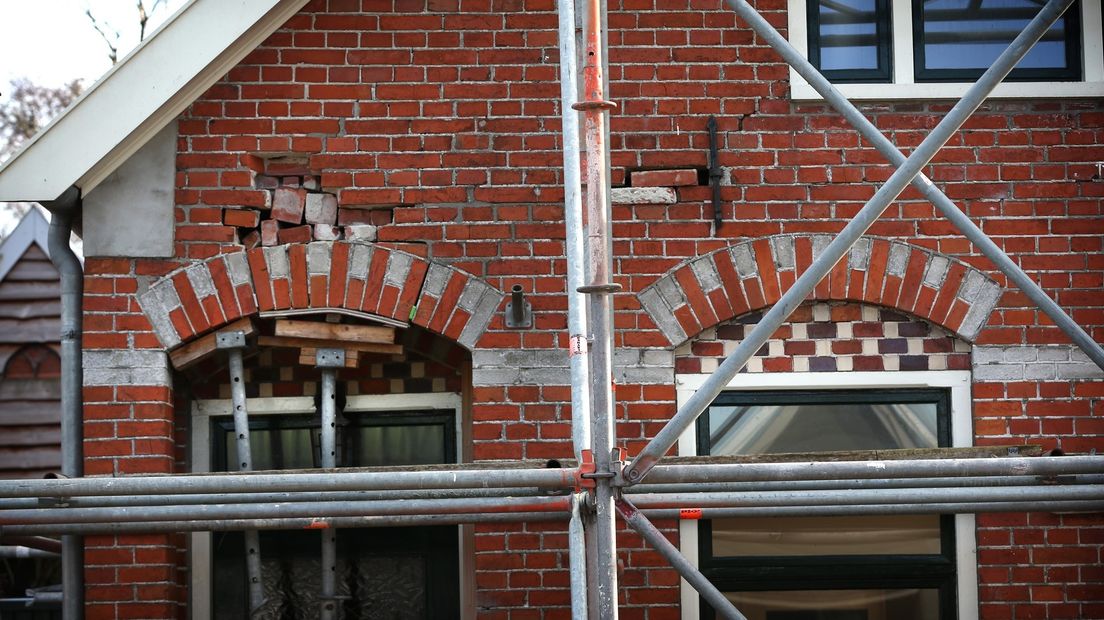 Een huis in stutten.