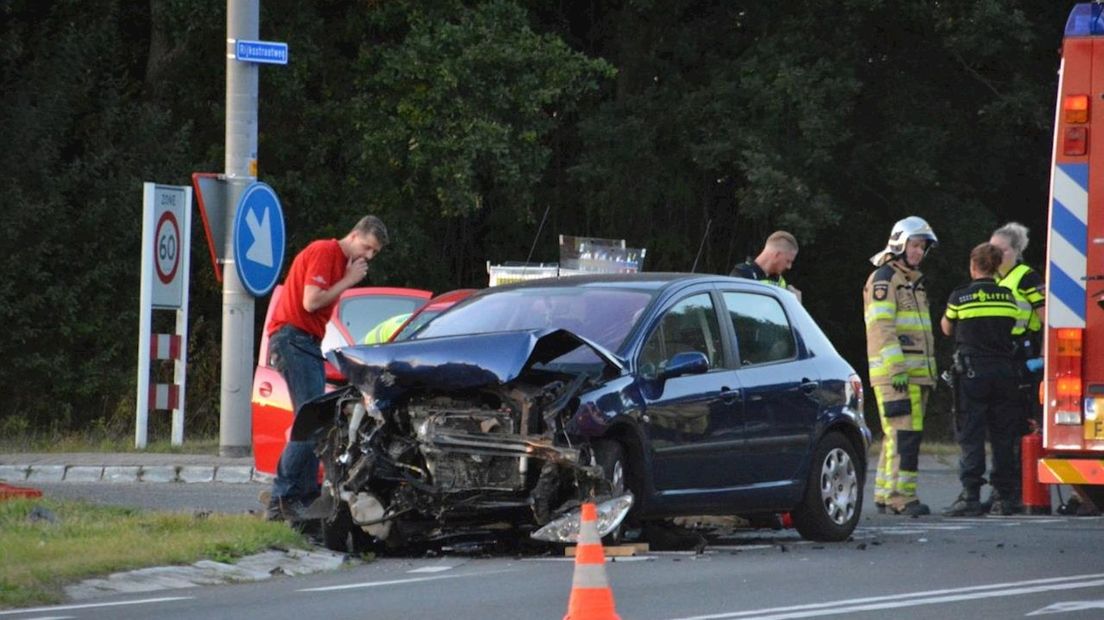 Flinke schade aan een auto bij Wijhe na een ongeluk