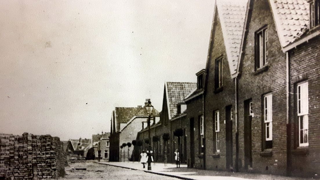 Het is een echte volkswijk waar bewoners vaak hun hele leven blijven. Het Willemskwartier in Nijmegen. Dit jaar bestaat de wijk 100 jaar en daarom heeft de wijkraad het boek 'Hert op de tong' laten maken. Daarin vertellen wijkbewoners vrij uit over hun wijk die de afgelopen decennia zoveel veranderingen heeft ondergaan.