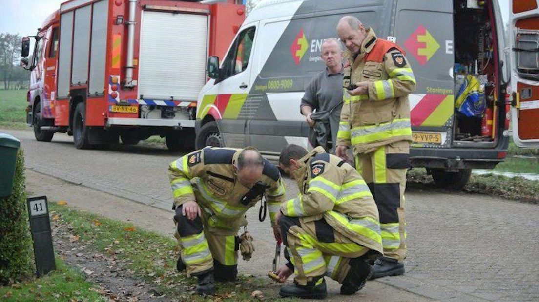 Straat in Laag Zuthem afgesloten vanwege gaslek - RTV Oost