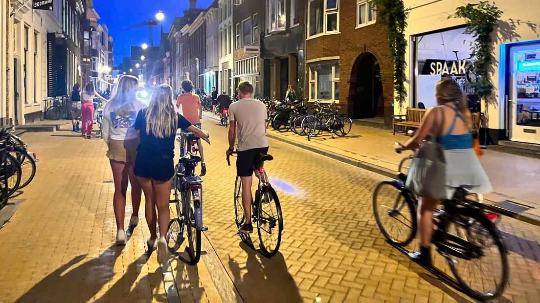 Studenten onderweg naar de Grote Markt