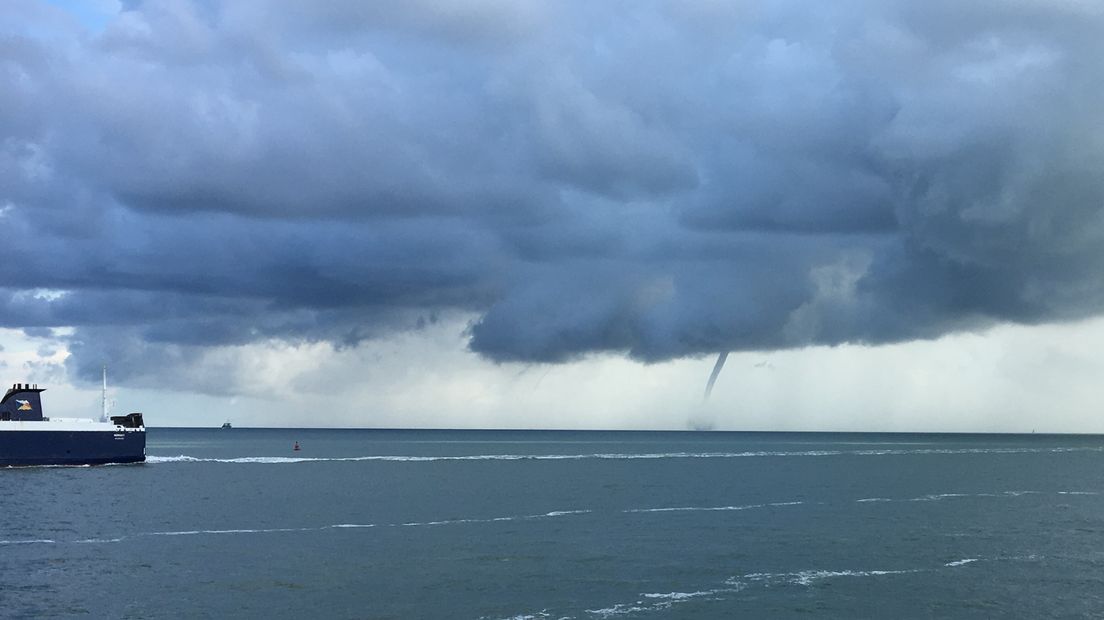 Ook voor de Zeeuws-Vlaamse kust waren waterhozen te zien.