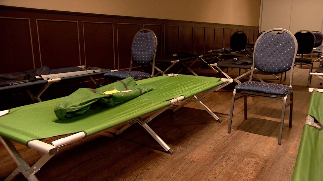 Dit bed staat te wachten op een vluchteling die hier komt slapen in Studio A58