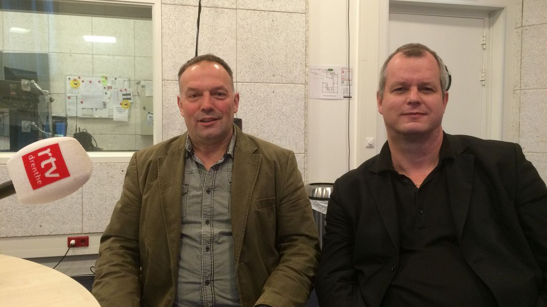 Oud-NAVO-depotmedewerkers van Coevorden Herman Schepers (links) en Bert Koops