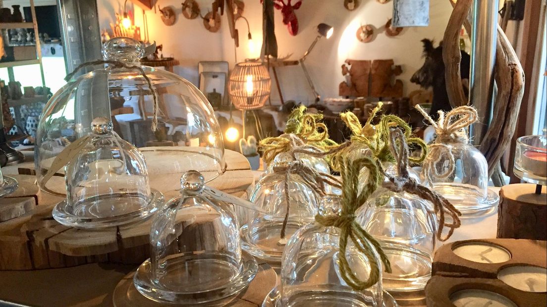 Eigengemaakte woonaccessoires in de winkel van Remco Rensen uit Holten