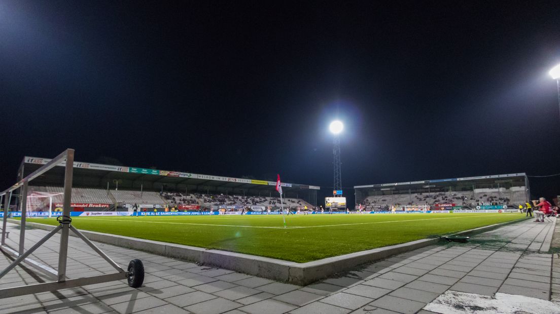 Wil jij volgend seizoen in de Oude Meerdijk zitten dan kan dat relatief goedkoop (Rechten: RTV Drenthe / Fred van Os)