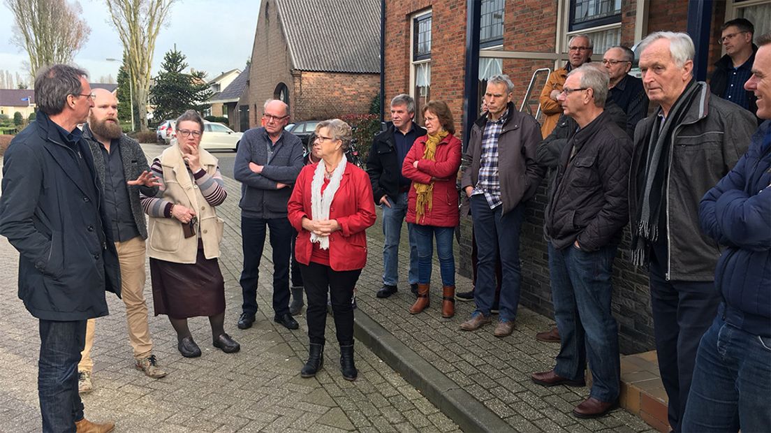 Na ruim 20 jaar staat het Achterhoekse dorp Netterden weer helemaal in het teken van de tv-serie 'Tijd van Leven'. Voor de serie zijn veel opnames gemaakt in Netterden, dat door moest gaan voor het fictieve Achterhoekse dorp Oud Greffel. Figuranten uit Tijd van Leven gingen zaterdag met z'n allen op de foto in het dorp vlakbij de Duitse grens.