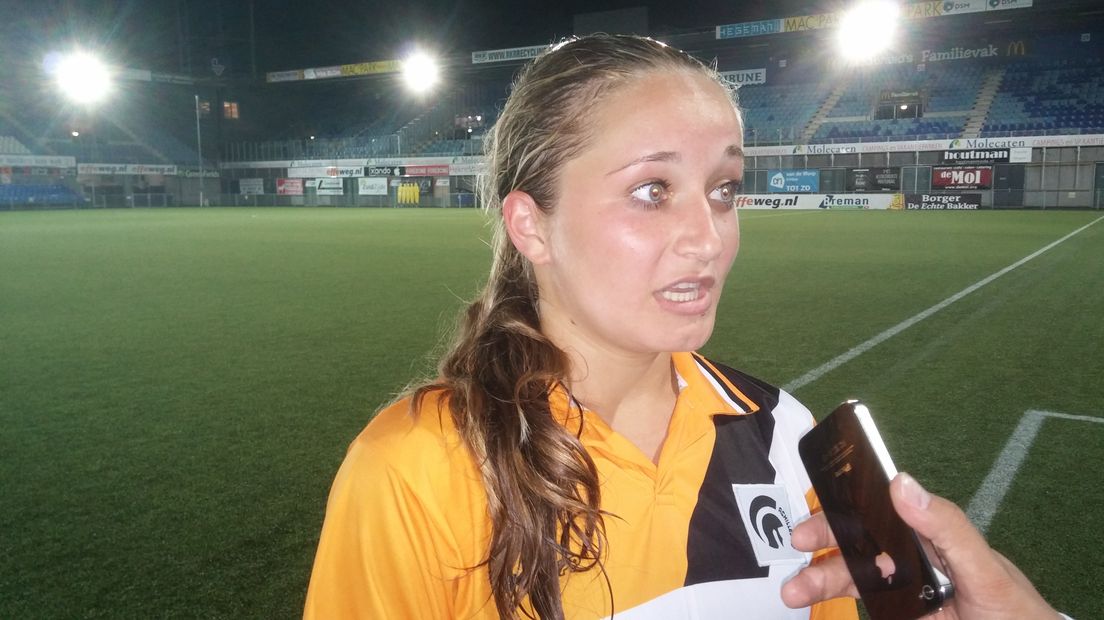 Doelpuntenmaakster Bonita Theunissen na de 2-0 zege van Achilles'29
