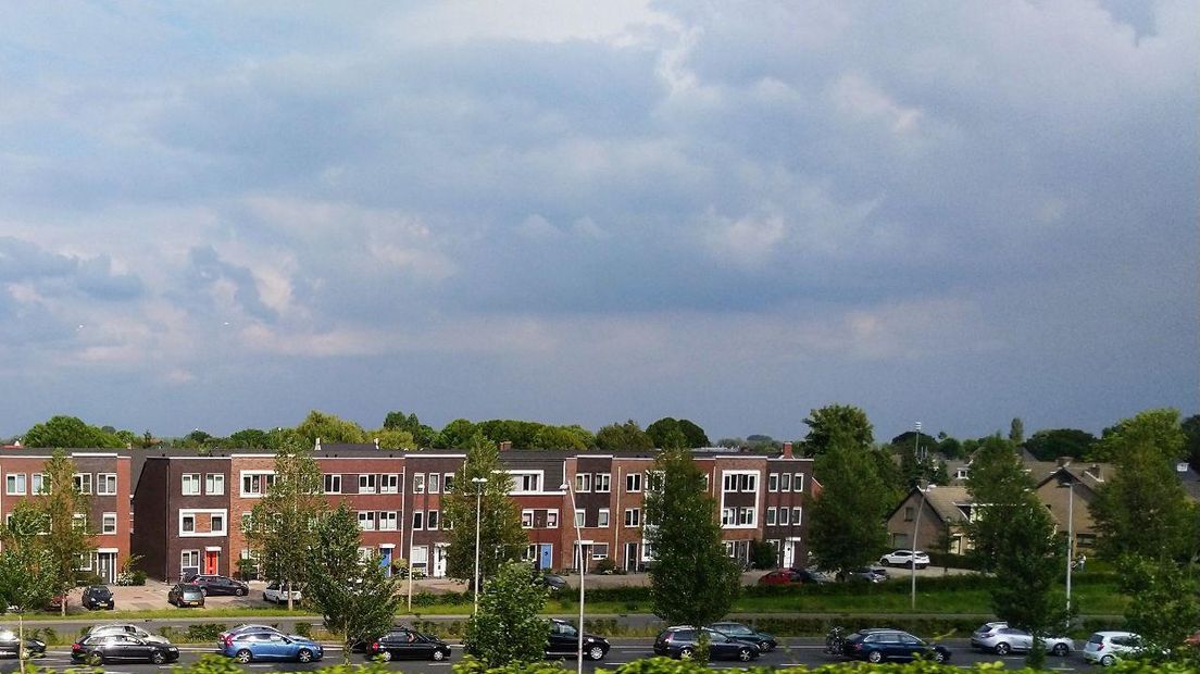 Het verkeersinfarct in en rondom Nijmegen lost langzaam op. Het verkeer in en om Nijmegen stond donderdag in de spits volledig vast. Muziekfans waren onderweg naar het Goffertpark waar vanavond Phil Collins optreedt. In de stad konden weggebruikers bijna geen kant op.