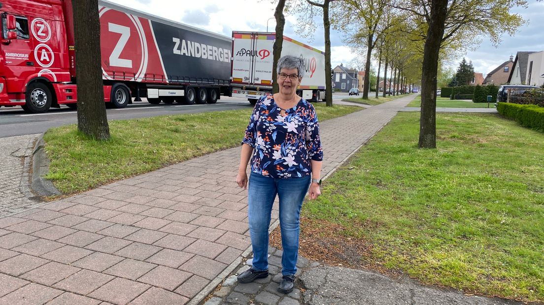 Inwoners vinden vrachtverkeer door Kapellebrug levensgevaarlijk, provincie komt met oplossing - Omro